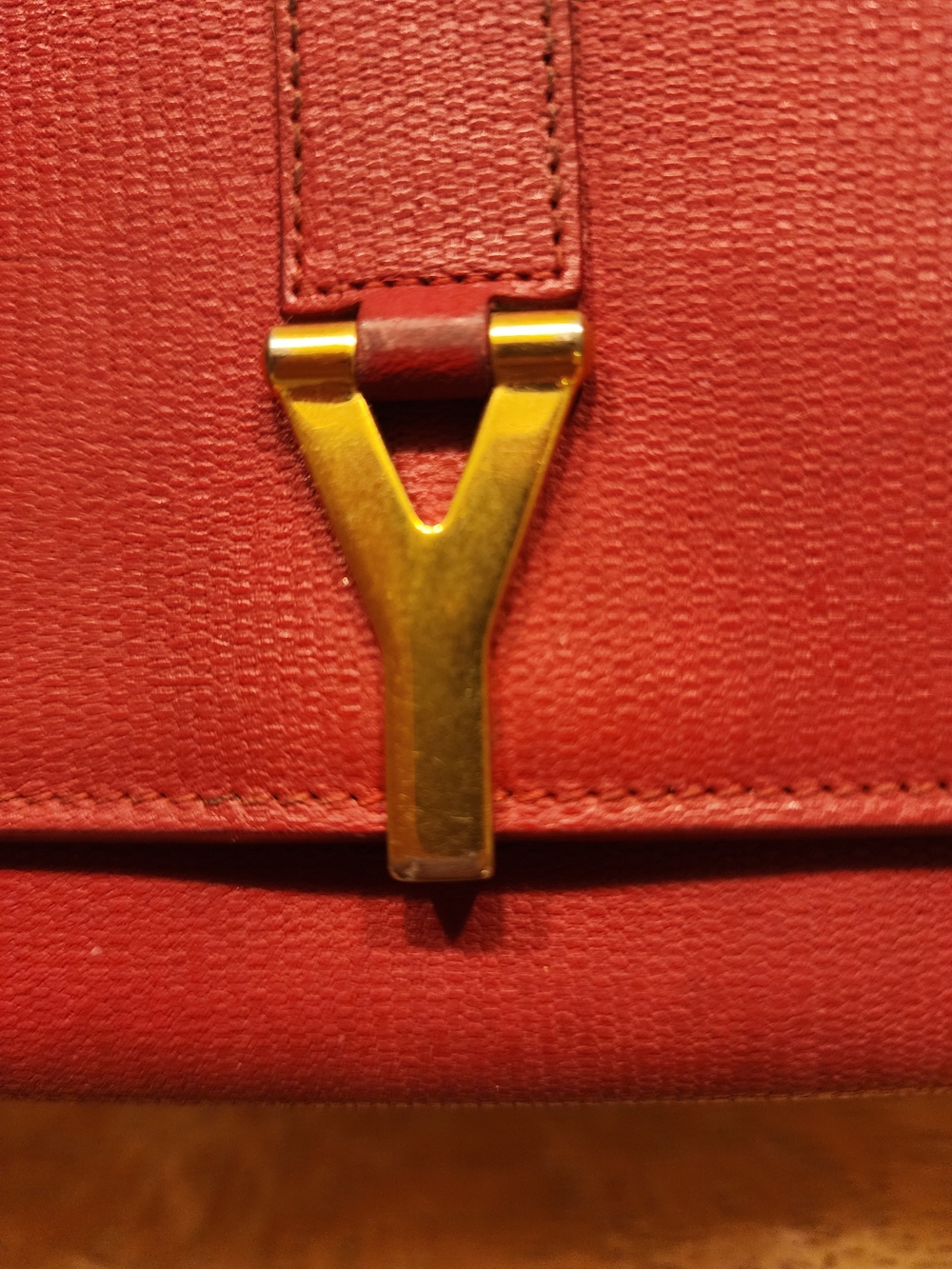 red textured leather Yves Saint Laurent Y-Line wallet gold-tone hardware - Picture 6 of 16